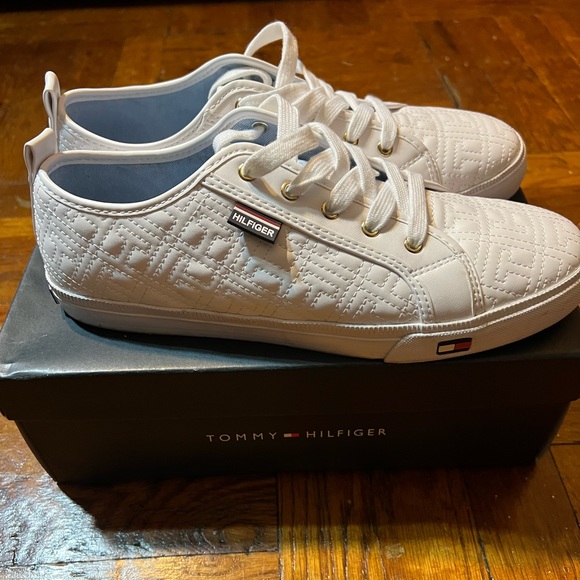 Tommy Hilfiger women’s size 10 lightly worn - Picture 1 of 7